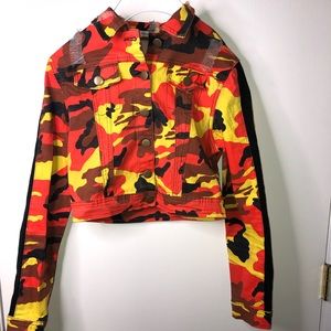 Camouflage cropped denim jacket